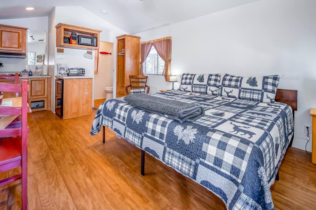 The Blue Fox Cabin #8 at Blue Spruce RV Park & Cabins view 4