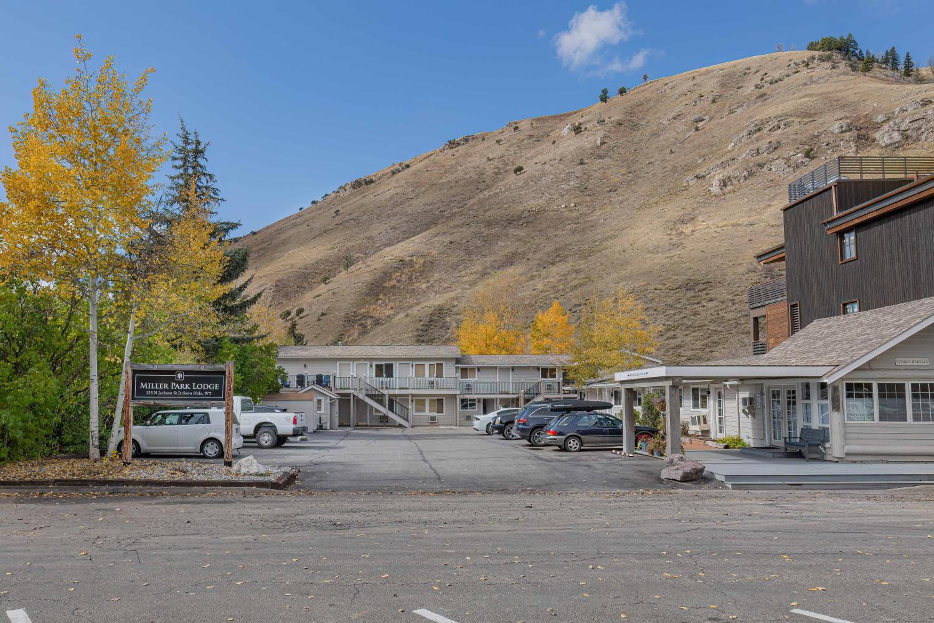 Hotel Miller Park Lodge - Image 1