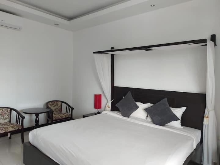 Phuket Monaburi Boutique Hotel
