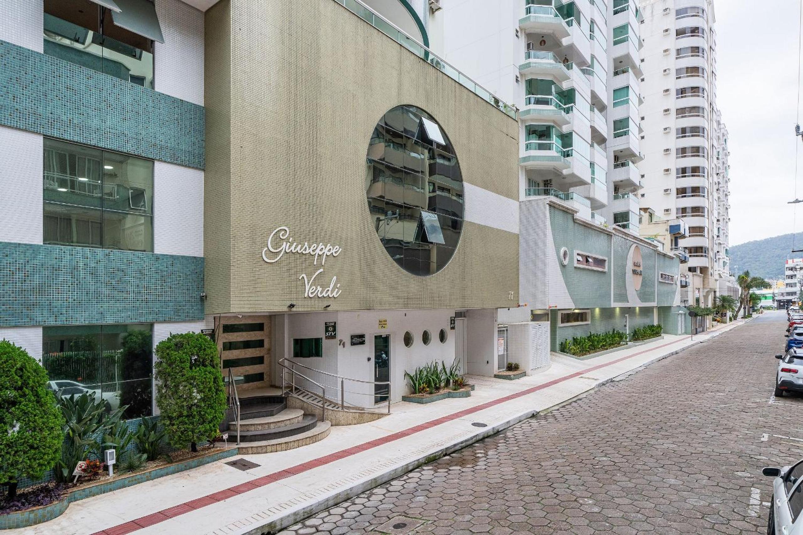Apto moderno em Balneário Camboriú SC EGV302