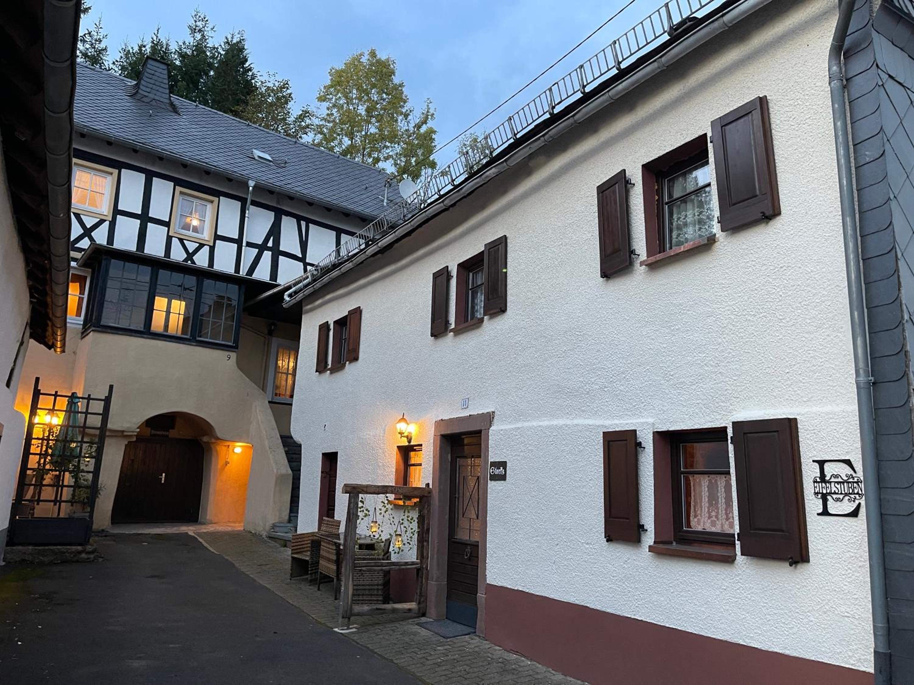 Ferienhaus Eifelstuben mit Charme - Bauernstube Vulkaneifel - Nähe See und Burgruine