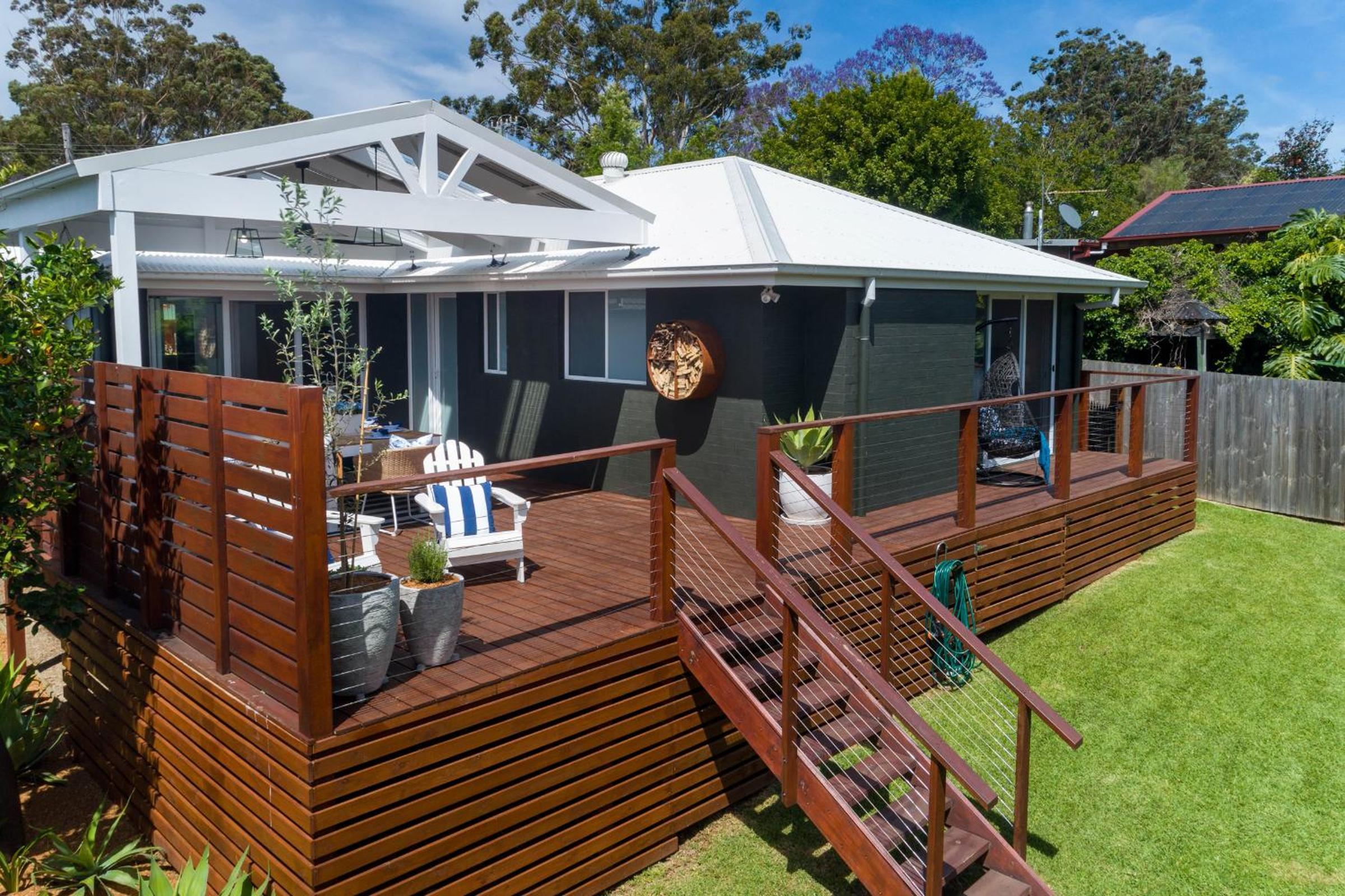 Queenberry Cottage - Jacuzzi, Village Location & 10 Mins To Beach