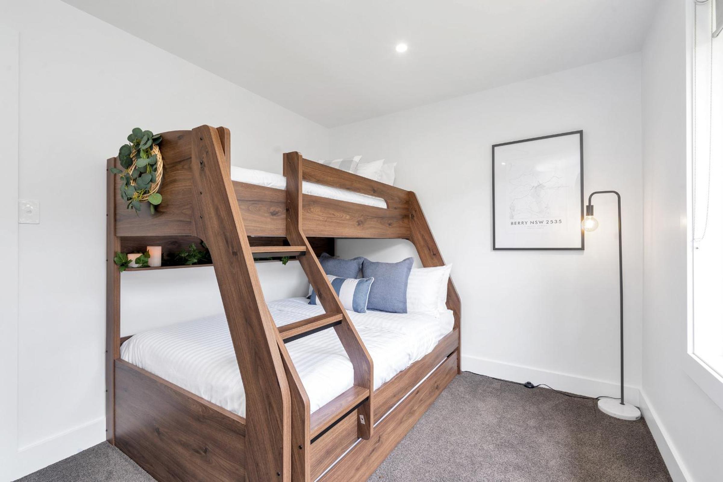 Queenberry Cottage - Jacuzzi, Village Location & 10 Mins To Beach