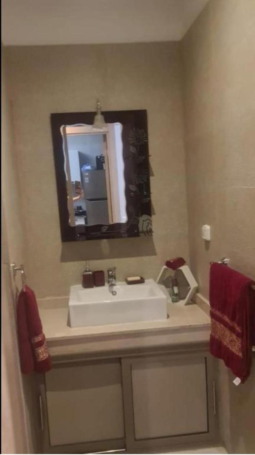 Un élégant appartement meublé à louer à Marrakech avec deux piscines et une vue magnifique