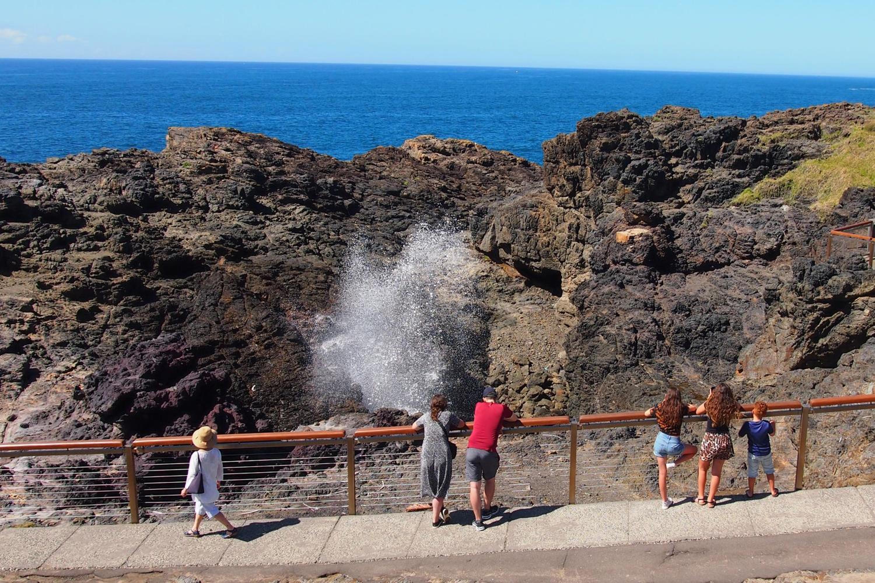 Queenberry Cottage - Jacuzzi, Village Location & 10 Mins To Beach