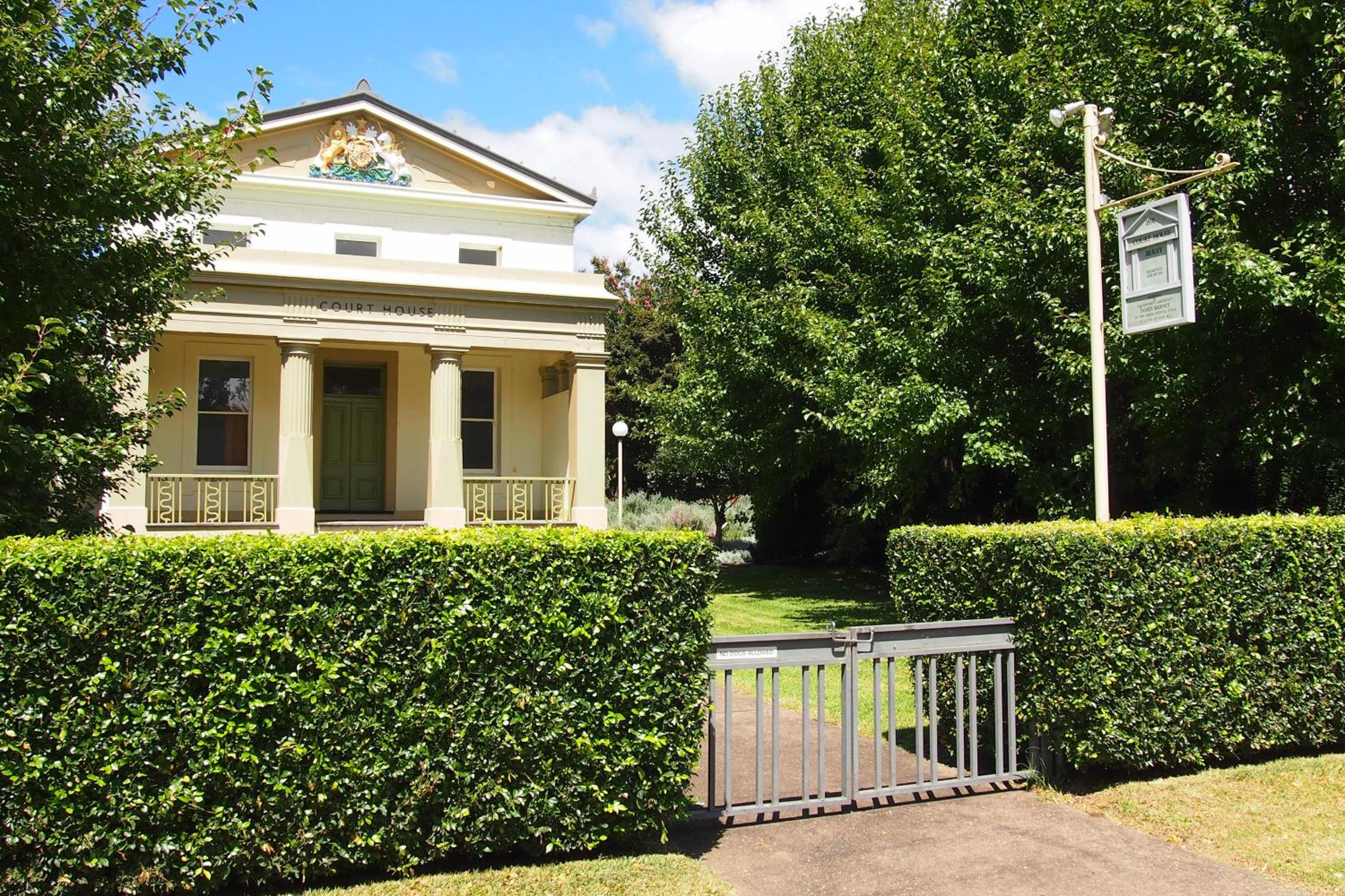 Queenberry Cottage - Jacuzzi, Village Location & 10 Mins To Beach
