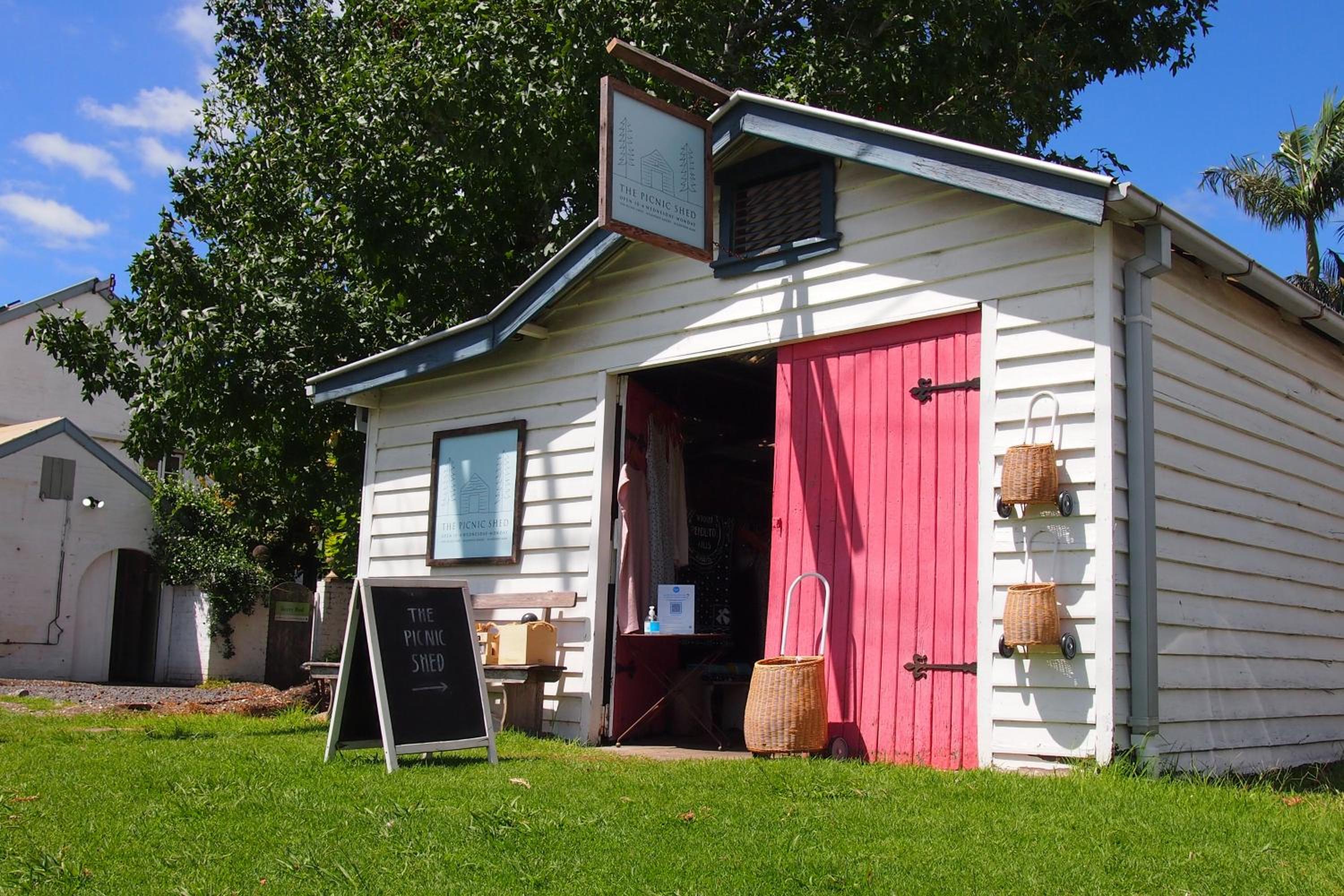 Queenberry Cottage - Jacuzzi, Village Location & 10 Mins To Beach