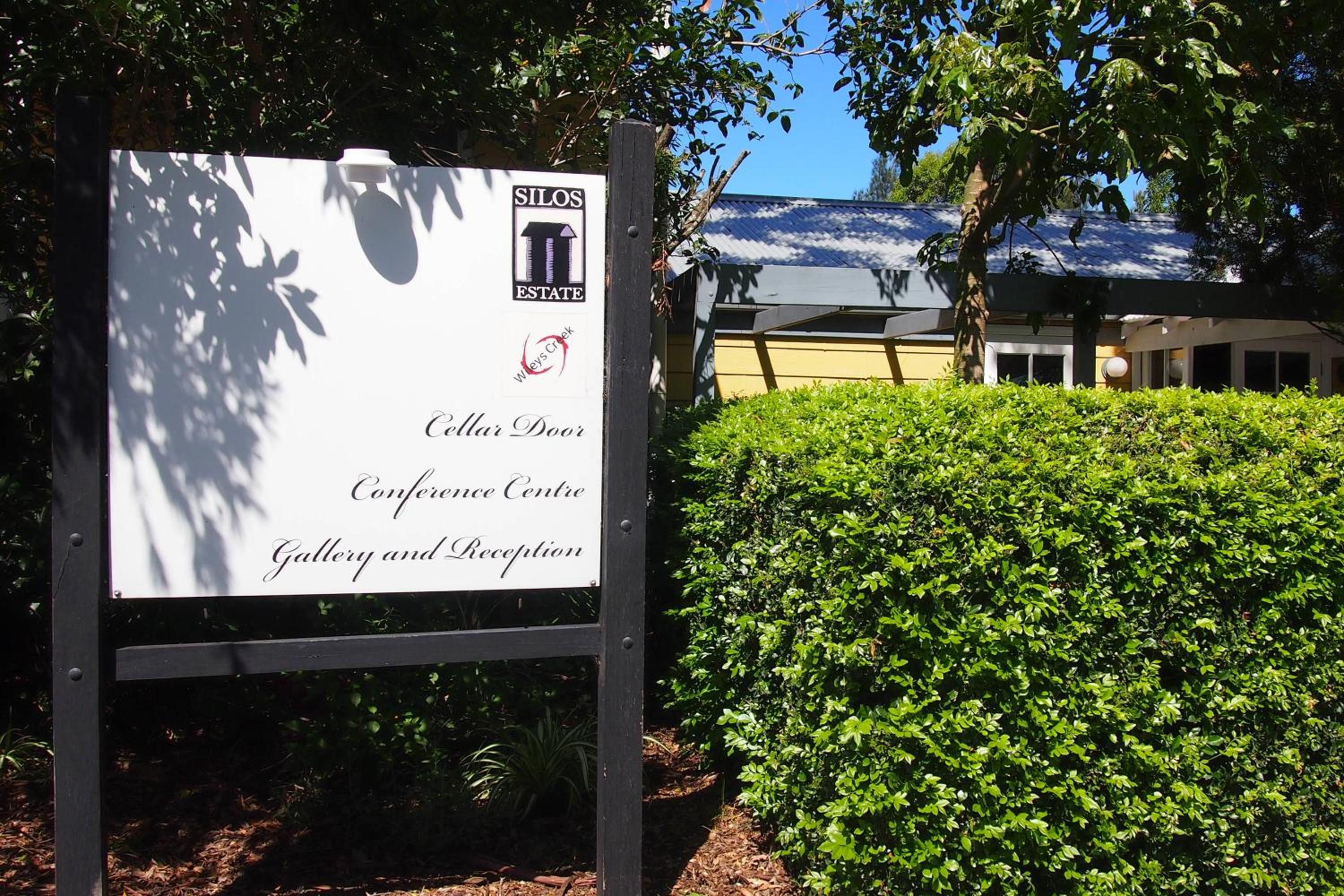 Queenberry Cottage - Jacuzzi, Village Location & 10 Mins To Beach
