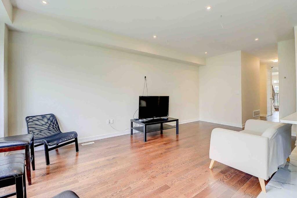 Modern NEW Build in Caledonia