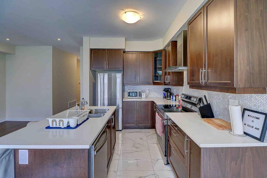 Modern NEW Build in Caledonia