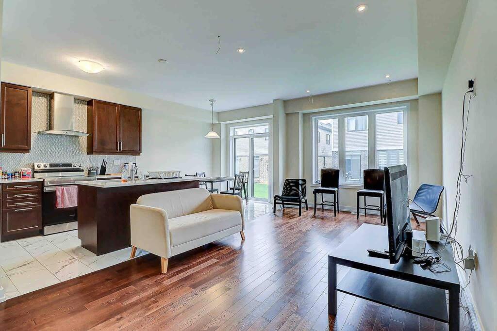 Modern NEW Build in Caledonia