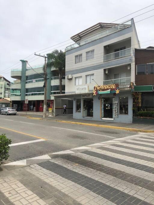 Apartamento confortável e muito bem localizado.