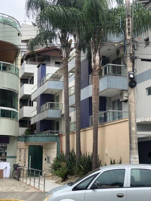 Apartamento confortável e muito bem localizado.