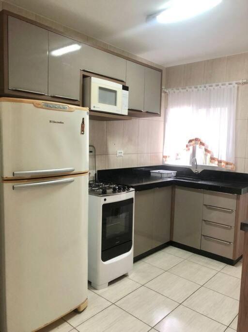 Apartamento confortável e muito bem localizado.