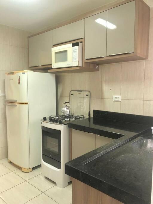Apartamento confortável e muito bem localizado.
