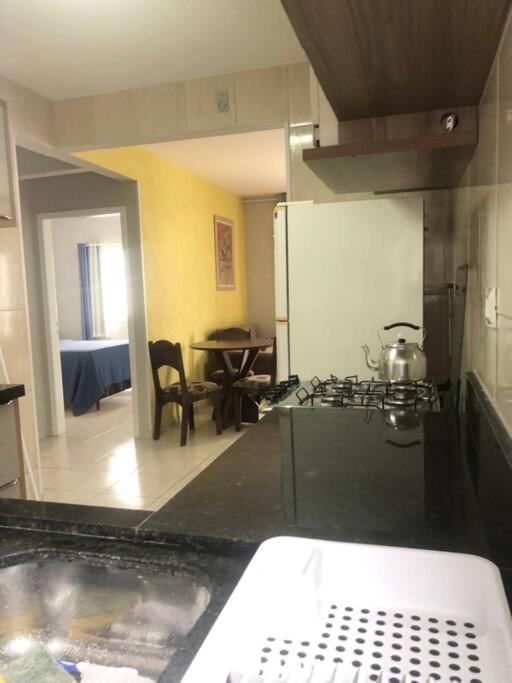 Apartamento confortável e muito bem localizado.