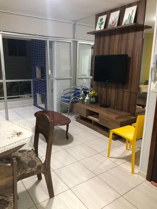 Apartamento confortável e muito bem localizado.