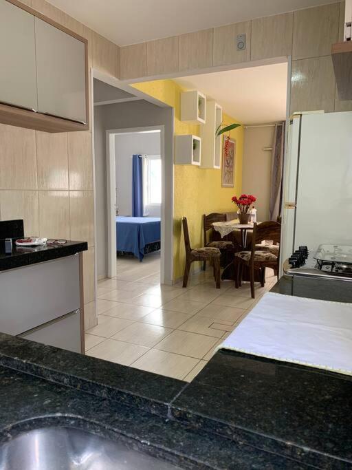 Apartamento confortável e muito bem localizado.