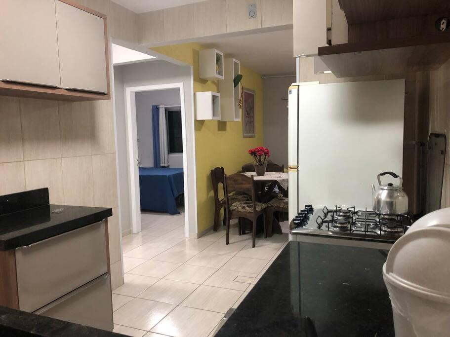 Apartamento confortável e muito bem localizado.