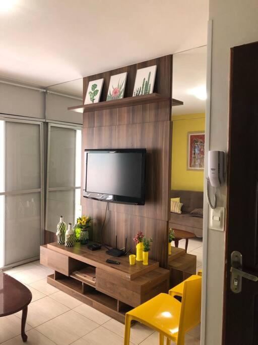 Apartamento confortável e muito bem localizado.