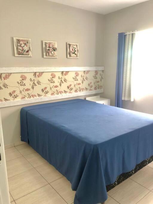 Apartamento confortável e muito bem localizado.
