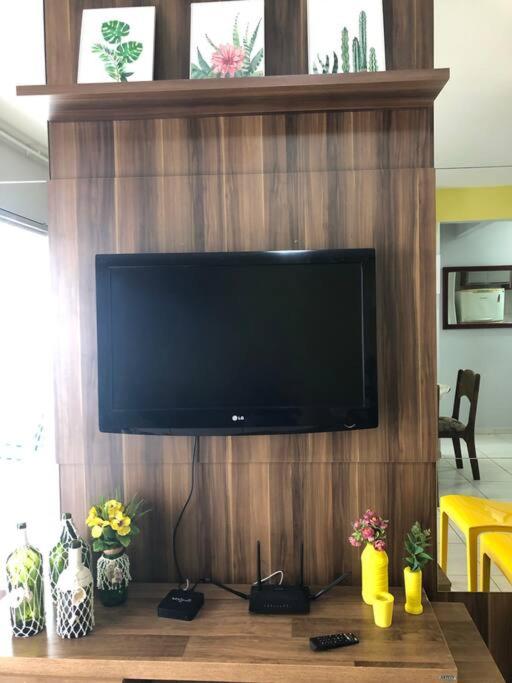 Apartamento confortável e muito bem localizado.