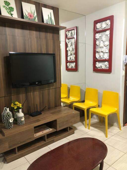 Apartamento confortável e muito bem localizado.