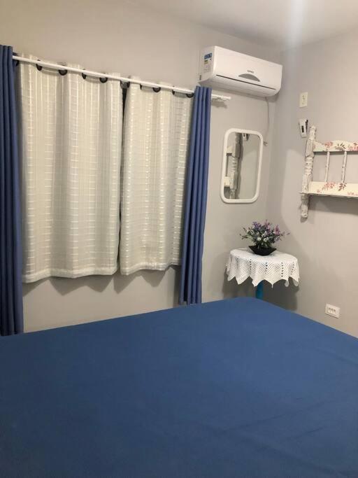 Apartamento confortável e muito bem localizado.