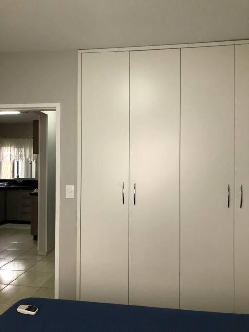 Apartamento confortável e muito bem localizado.
