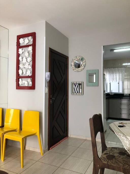 Apartamento confortável e muito bem localizado.