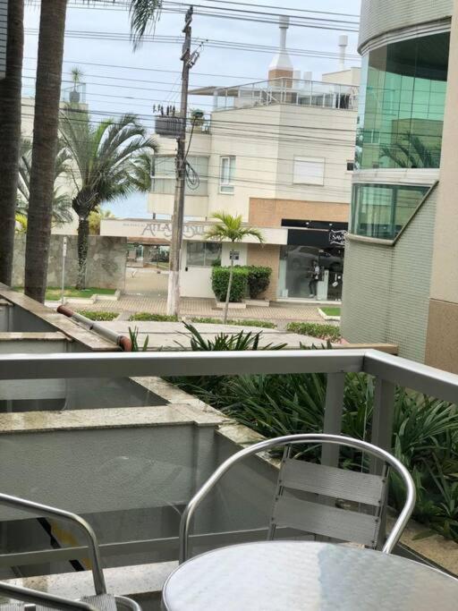 Apartamento confortável e muito bem localizado.