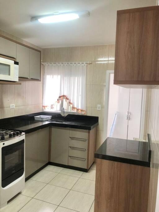 Apartamento confortável e muito bem localizado.