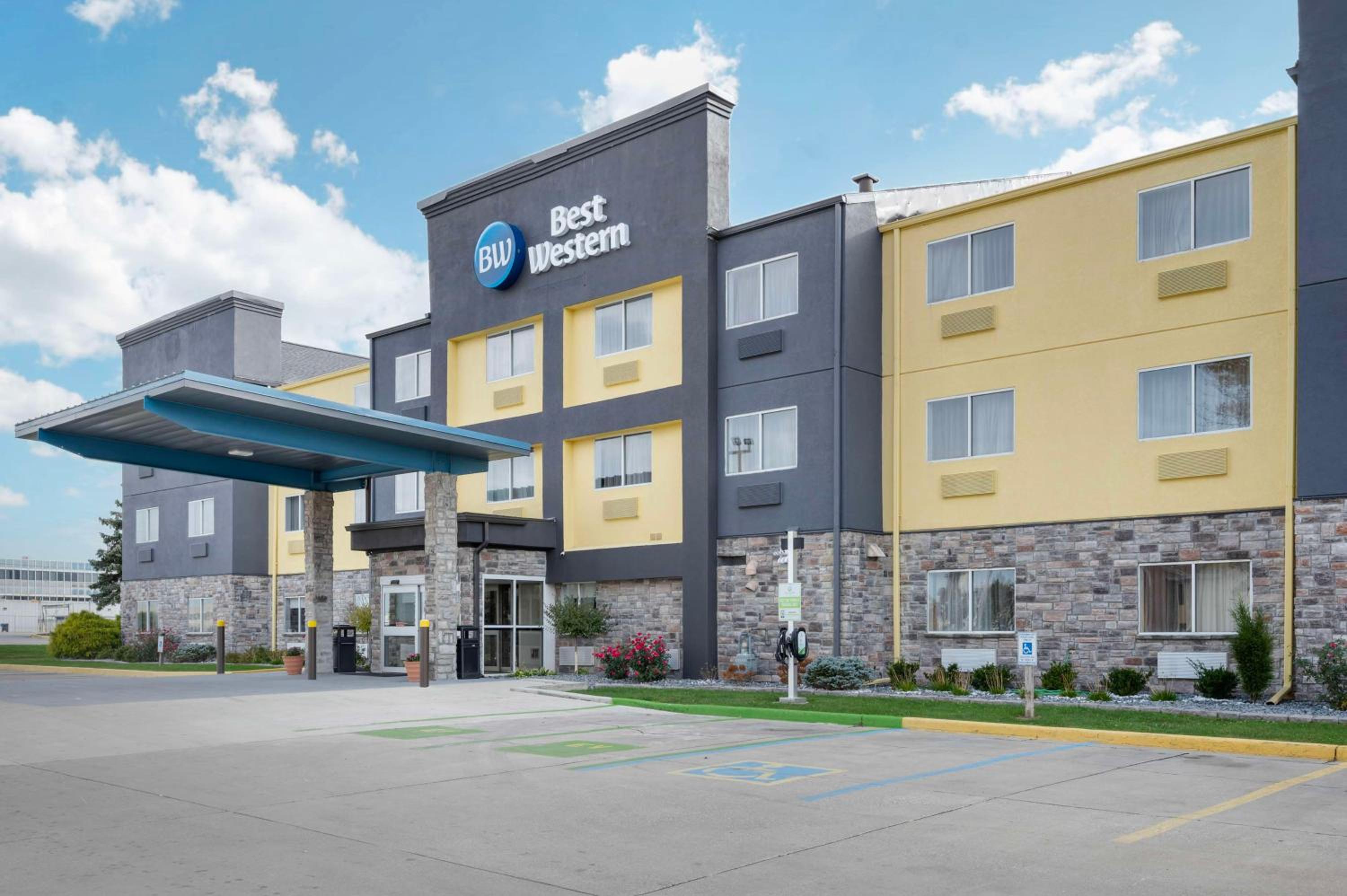 Kokomo Vacations - Best Western Kokomo Hotel - Property Image 1