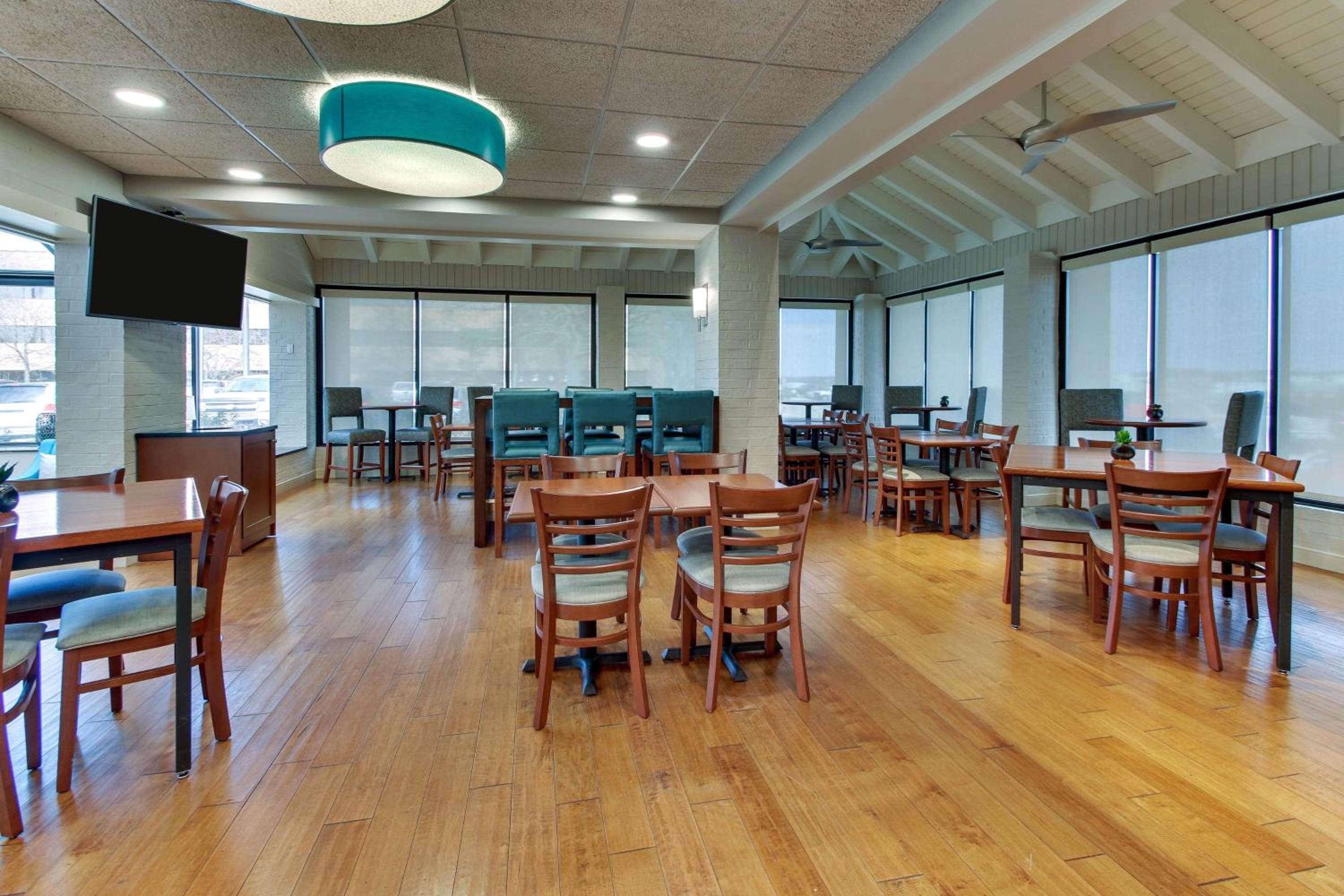 Pear Tree Inn St. Louis Airport - Property Image 25