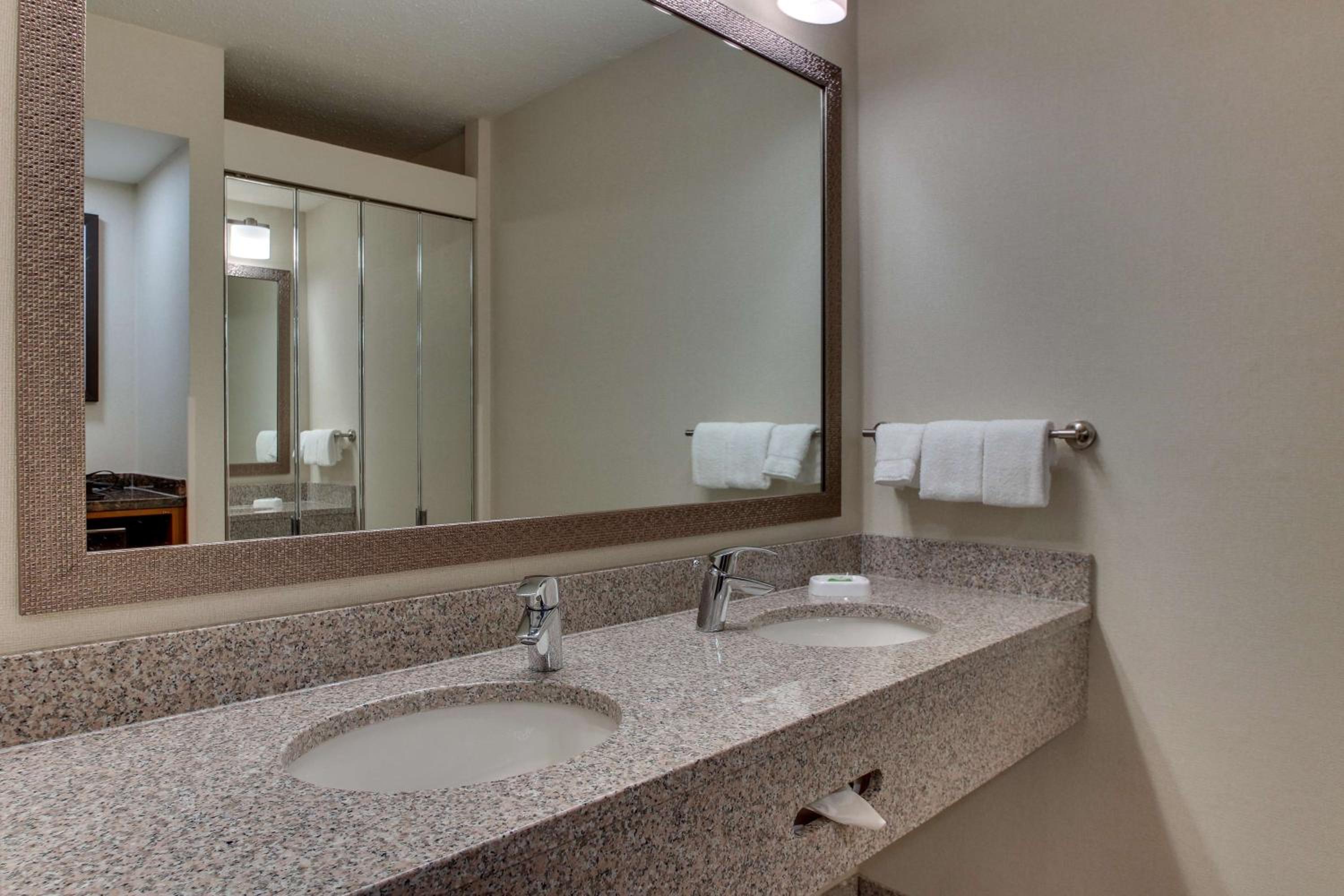 Pear Tree Inn St. Louis Airport - Property Image 3