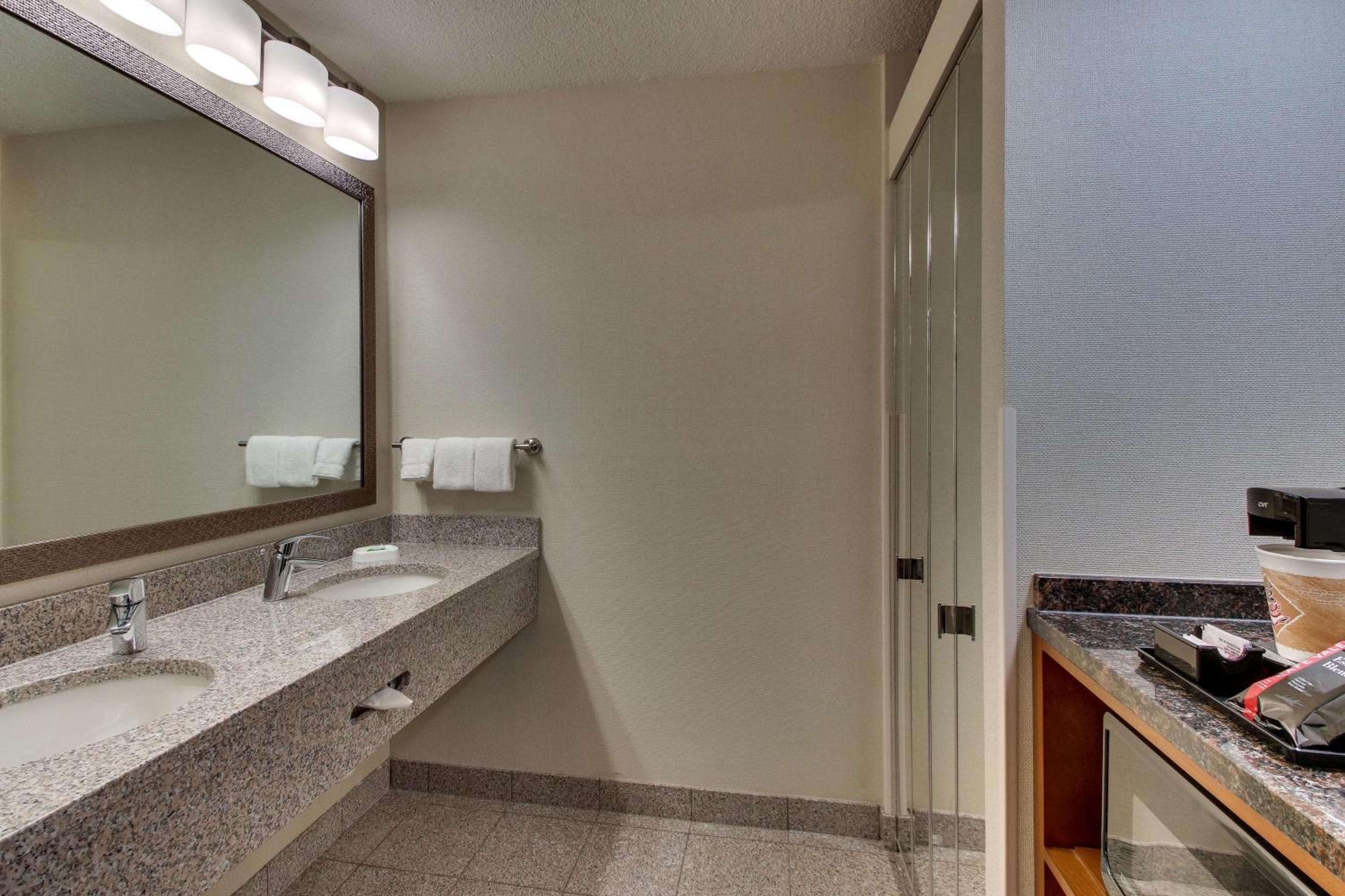 Pear Tree Inn St. Louis Airport - Property Image 2