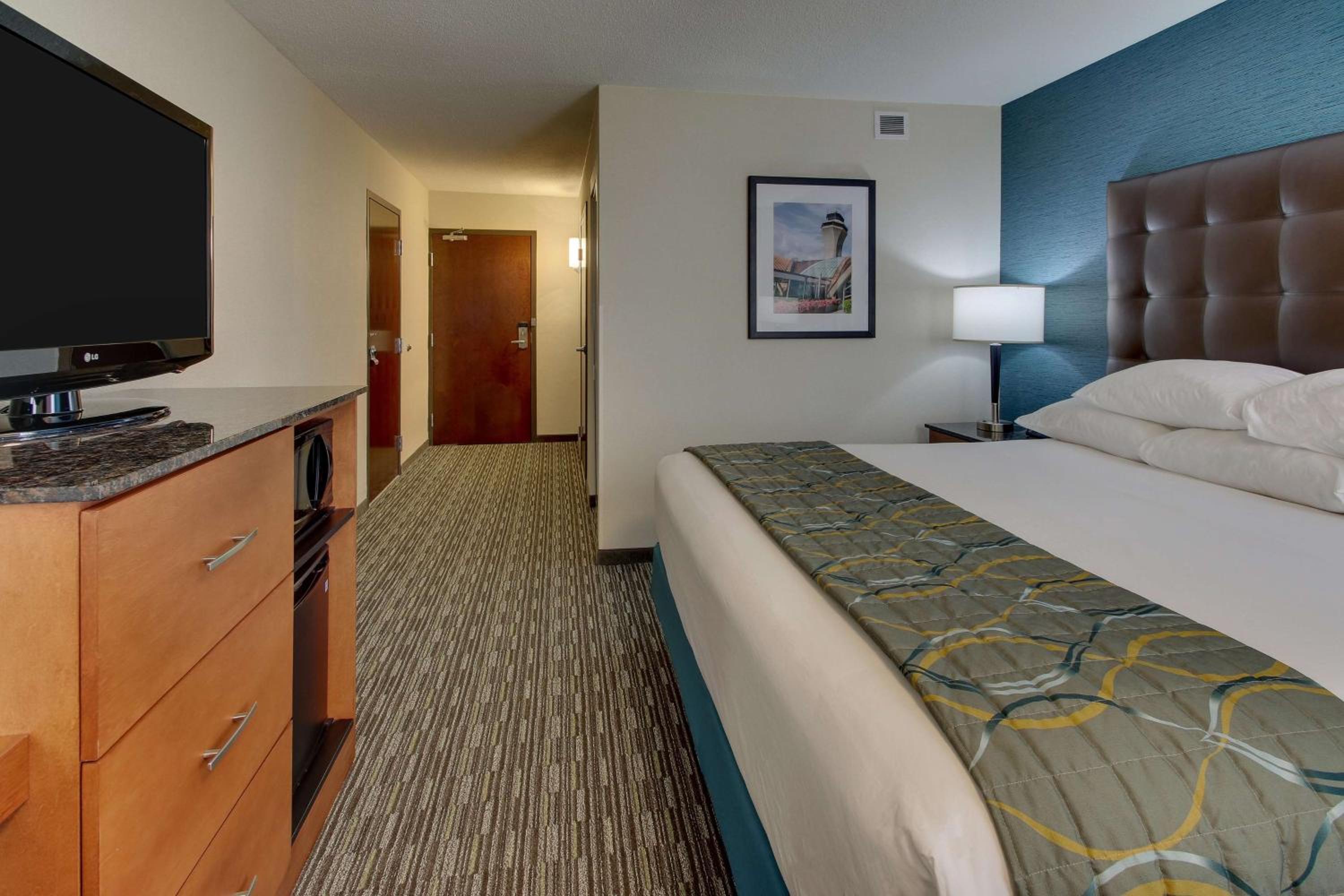 Pear Tree Inn St. Louis Airport - Property Image 1