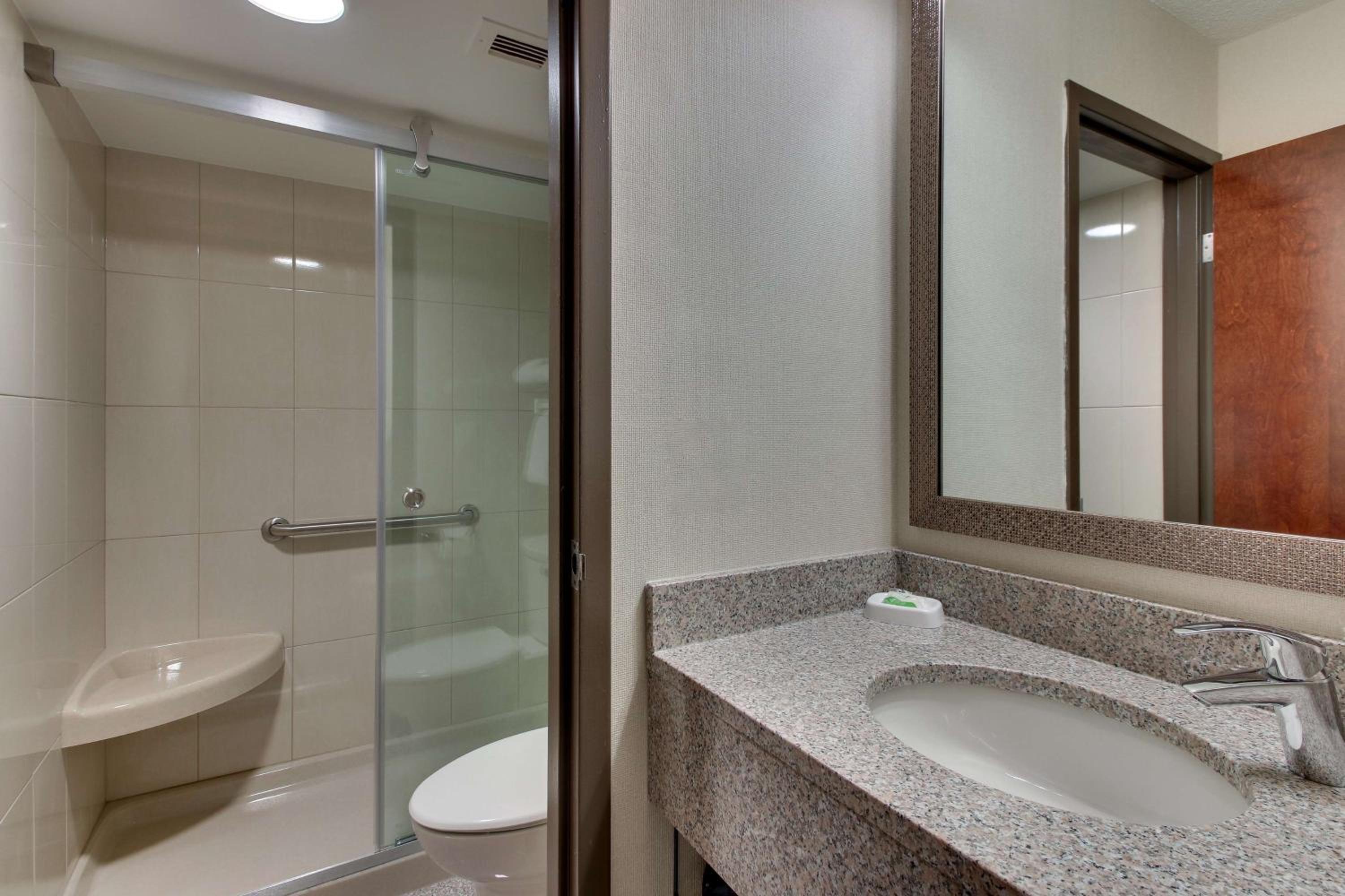 Pear Tree Inn St. Louis Airport - Property Image 13