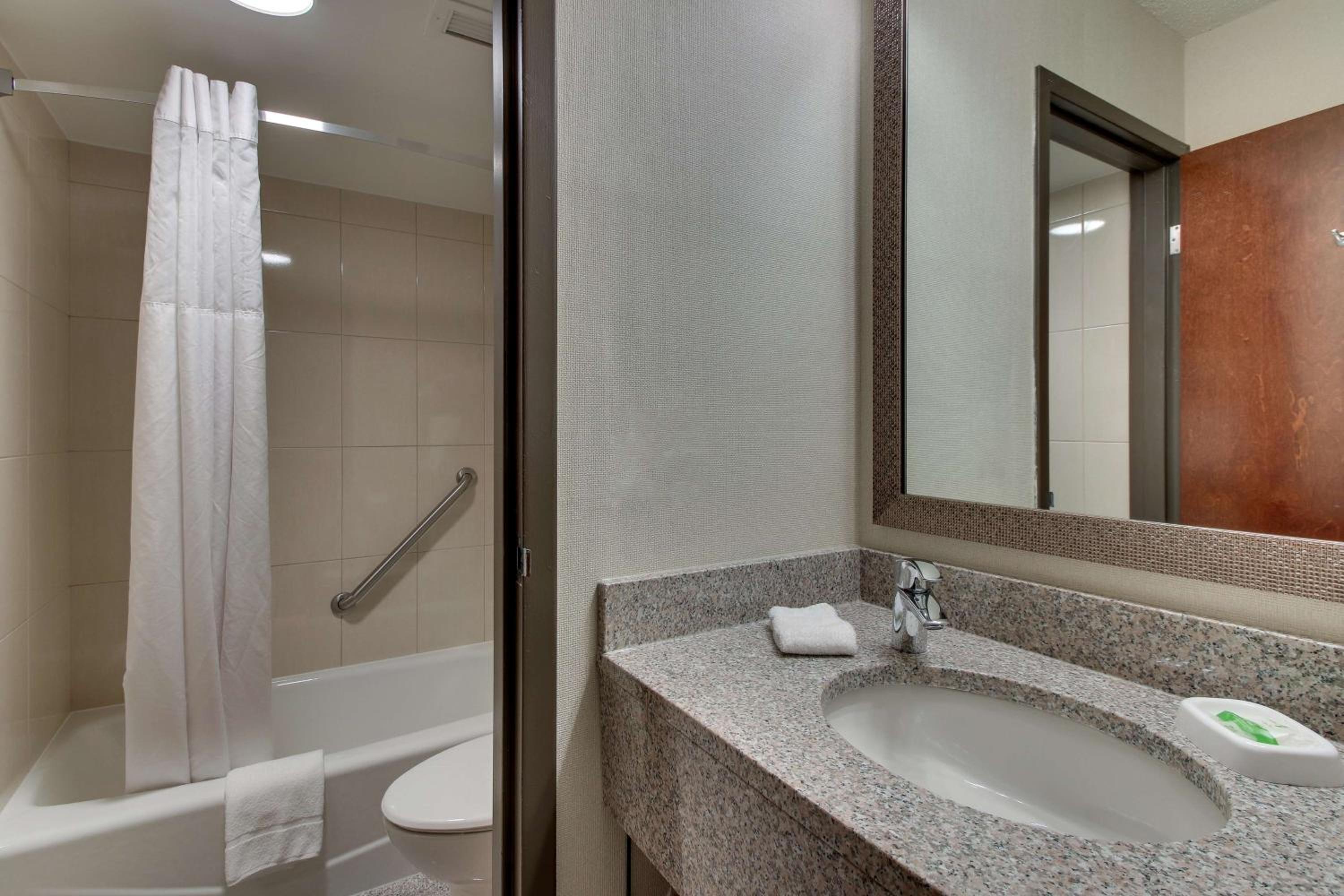 Pear Tree Inn St. Louis Airport - Property Image 14