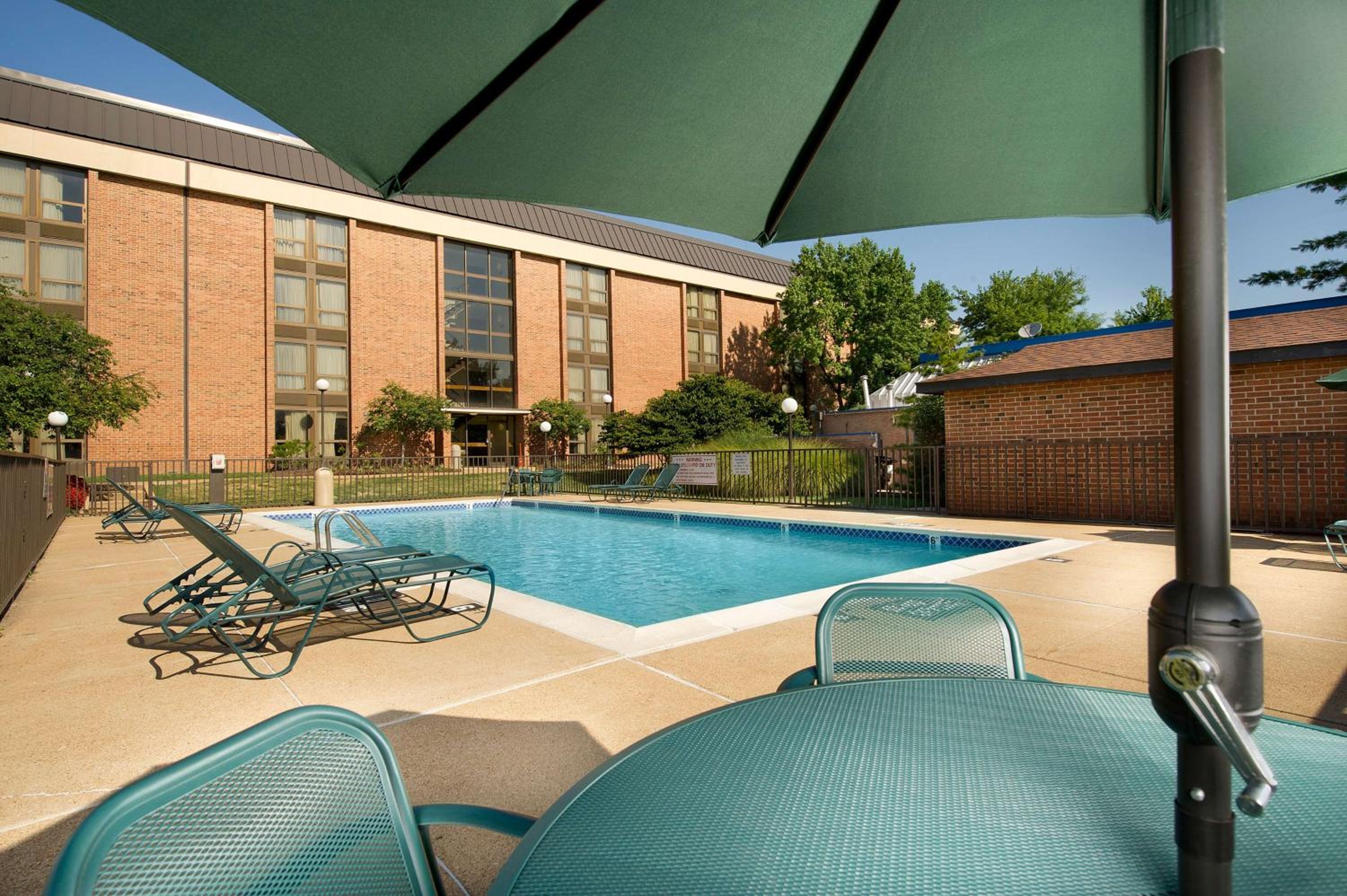 Pear Tree Inn St. Louis Airport - Property Image 17