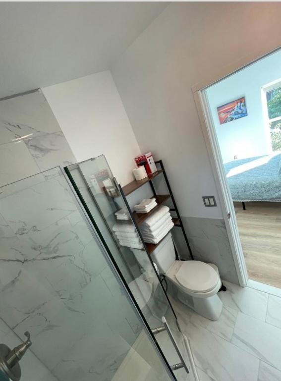 Room with private bath Santoniri inspired view 4