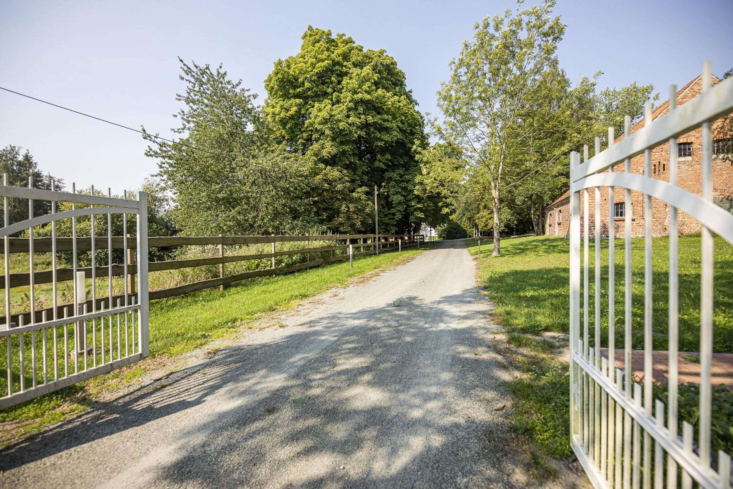 Ruhig und idyllische Lage, strandnah, gratis Nutzung vom AHOI Erlebnisbad und Sauna in Sellin - Gutshaus Silvitz FeWo 02