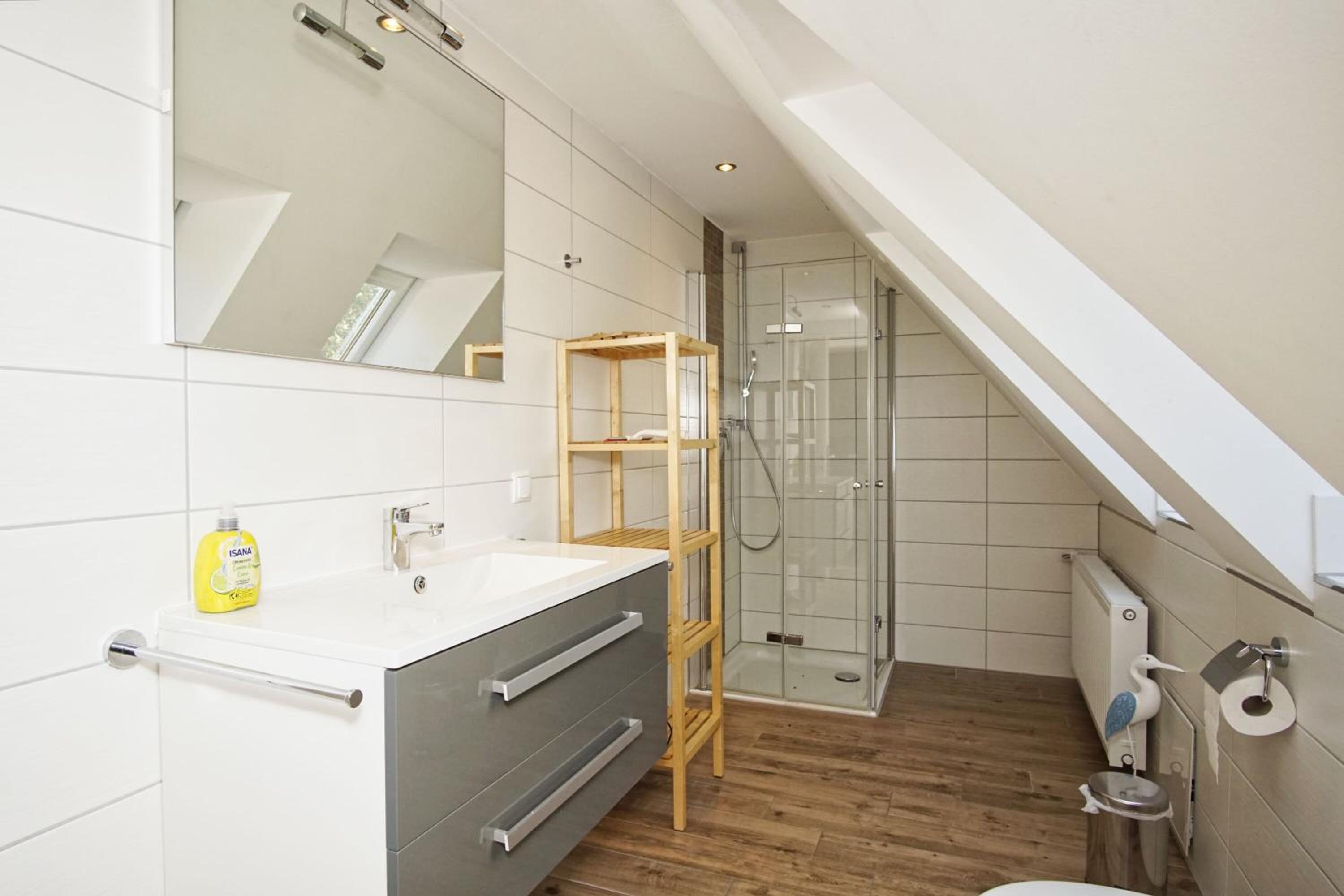 Ruhig und idyllische Lage, strandnah, gratis Nutzung vom AHOI Erlebnisbad und Sauna in Sellin- Gutshaus Silvitz FeWo 04