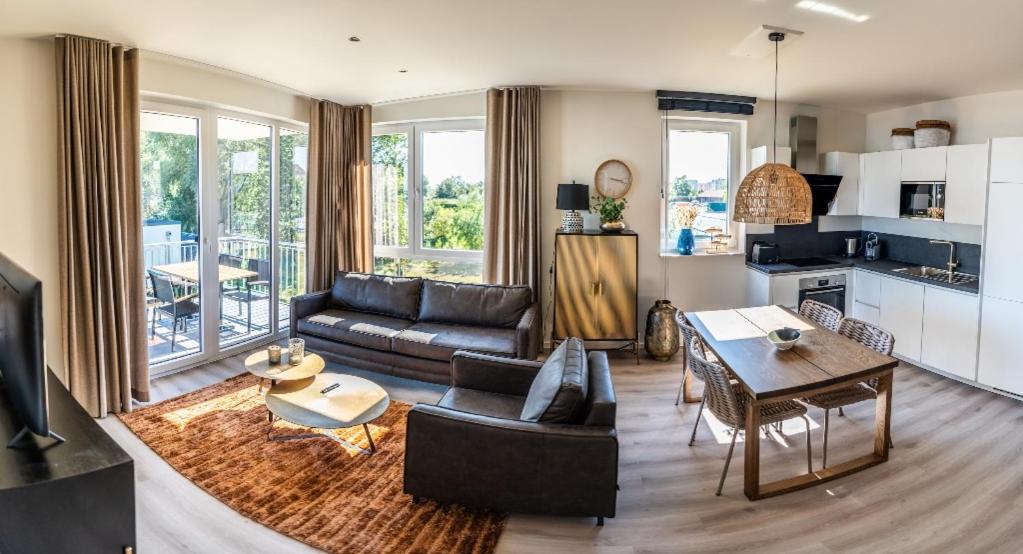 Hangar 19 Superior Apartment mit Balkon und Seeblick H7W3 view 3