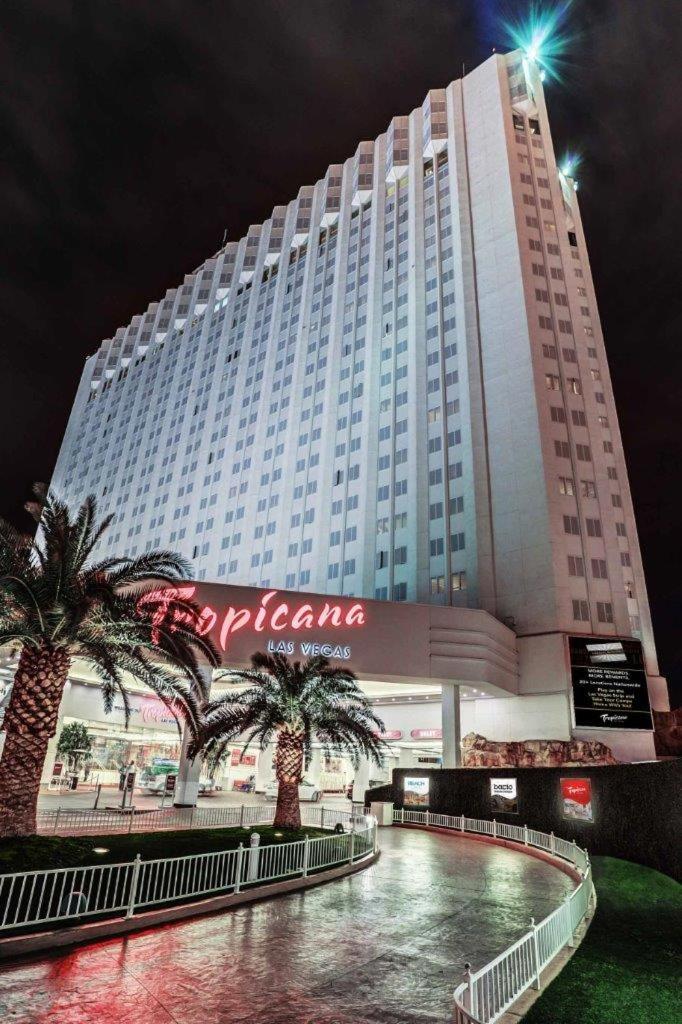 Tropicana Las Vegas a DoubleTree by Hilton Resort & Casino - Free Parking - Image 2