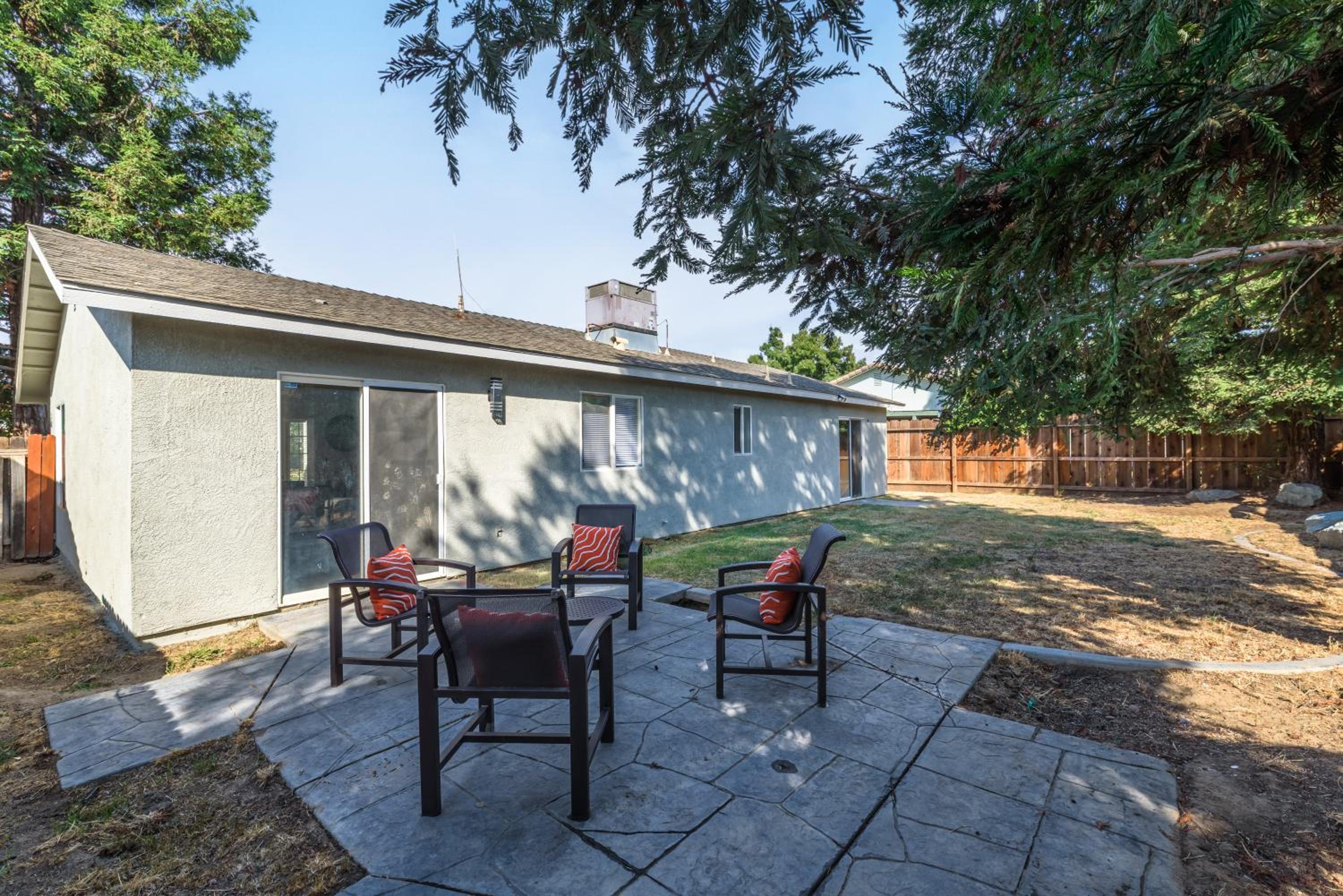3BR Cozy Home~ Stylish & New ~ UC Merced ~ en route Yosemite! view 3