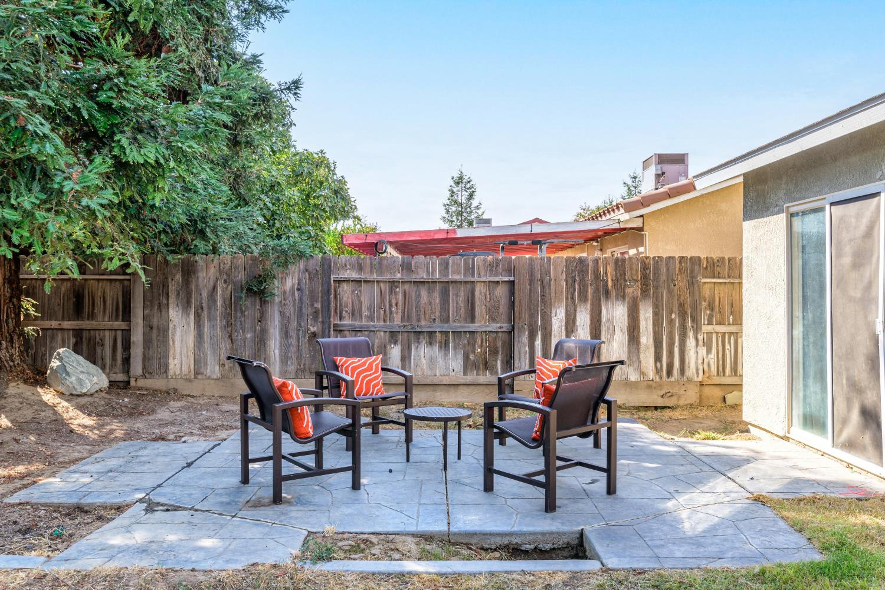 3BR Cozy Home~ Stylish & New ~ UC Merced ~ en route Yosemite! view 5