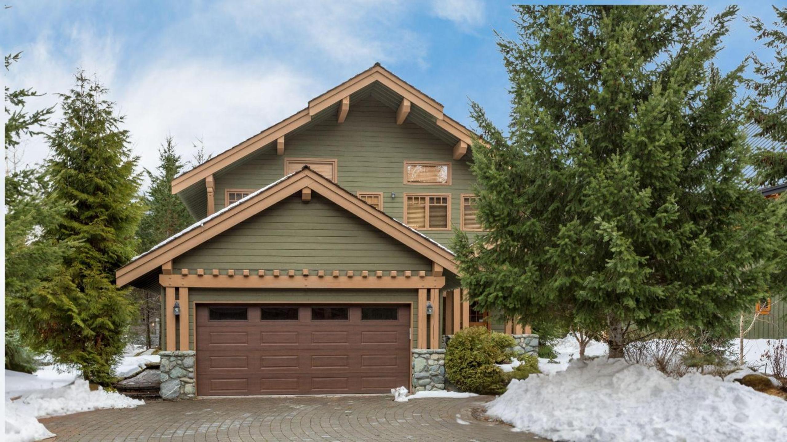 Meadow Green Chalet | Large Family-Friendly Chalet, Mountain Views, Fireplace, Hot Tub