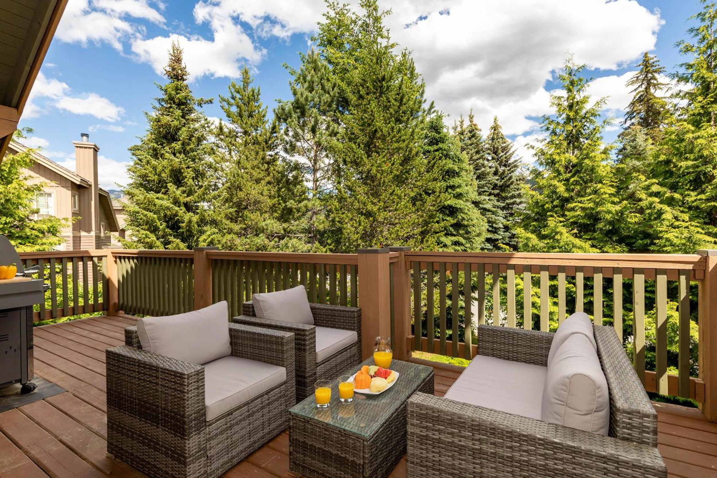 Meadow Green Chalet | Large Family-Friendly Chalet, Mountain Views, Fireplace, Hot Tub
