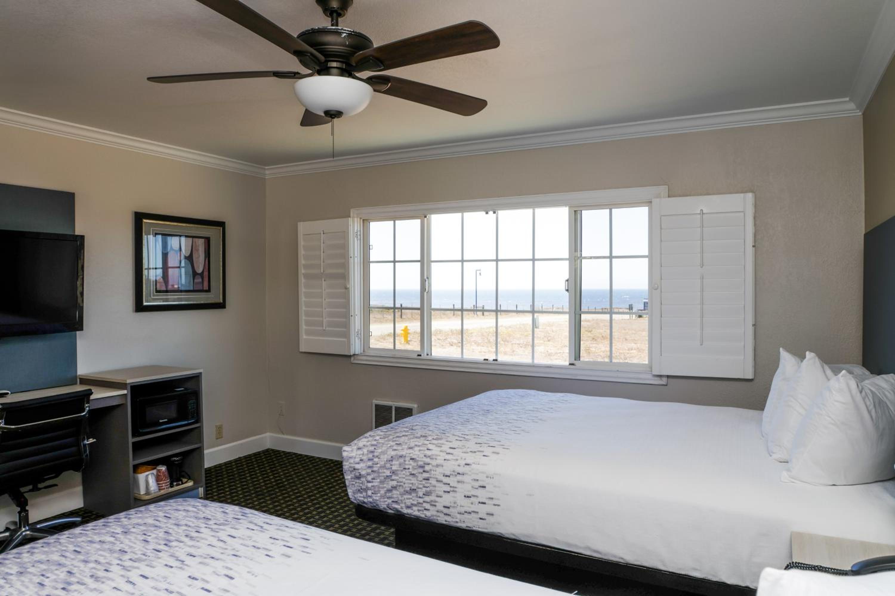 Sea Breeze Inn - San Simeon view 2